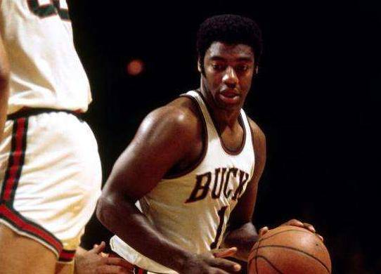 赖单点持球 赖单点持球